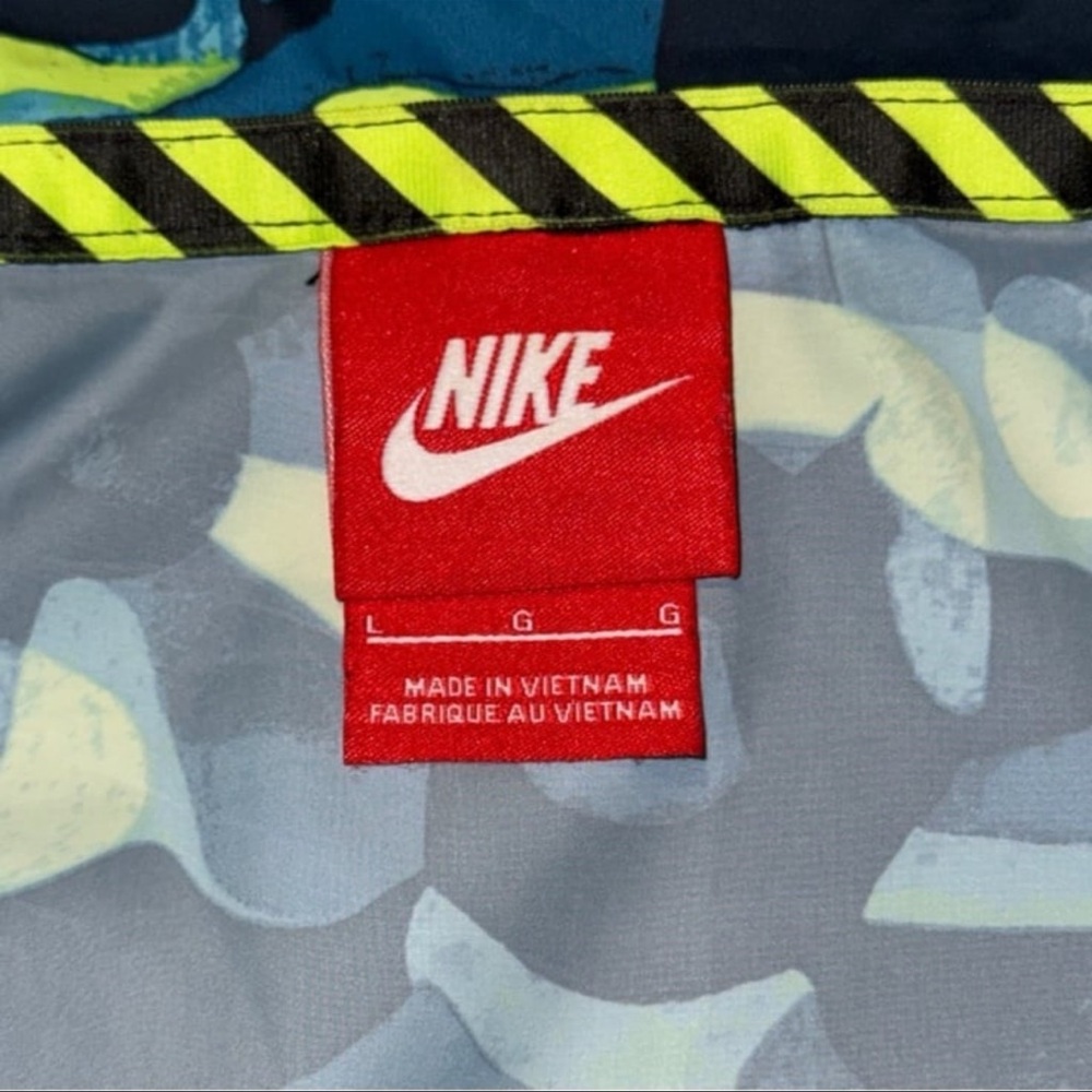 NIKE T/F Windrunner’s Women’s Jacket - Picture 8 of 11